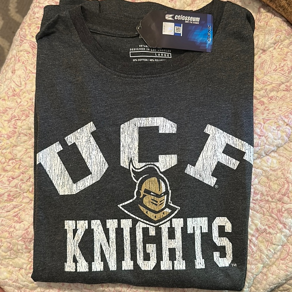 Unisex Large UCF Knights short sleeved shirt